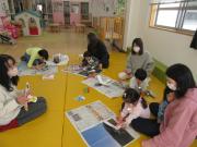 コマを作っている様子。