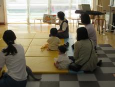 絵本の読み聞かせ2