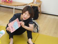 絵本の読み聞かせ