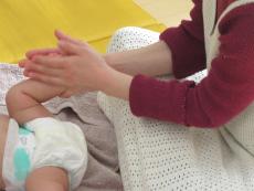 足のマッサージ４