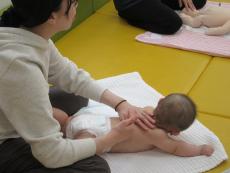 背中のマッサージ２