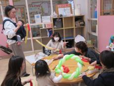 作品を作り始める様子