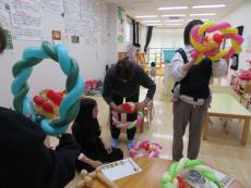 リースにアンパンマンを取り付ける