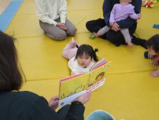 絵本の読み聞かせ3