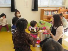絵本の読み聞かせ1