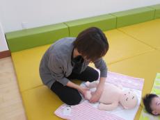 太ももの付け根のマッサーーじ