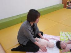 胸のマッサージ