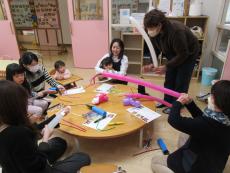 風船に空気を入れる全体の様子