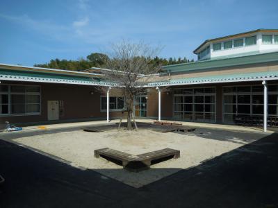風の子保育園園内中庭