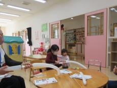 風船に空気を入れる2