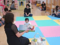 絵本の読み聞かせ１