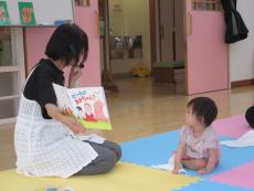 絵本の読み聞かせ３